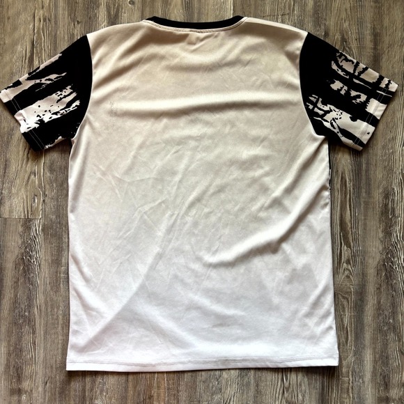 Red Bull Graphic Tee Medium – Bold Two-Tone Print, Pre-Owned, Unique Design - Picture 5 of 7